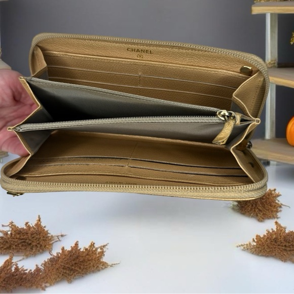 CHANEL Continental Zippy Wallet Gold WOC, Neutrals Leather with Gold Hardware - Picture 6 of 8